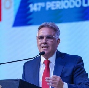 País